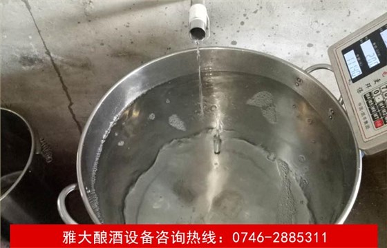 【釀酒設(shè)備】雅大高粱釀酒蒸酒酒設(shè)備—接酒