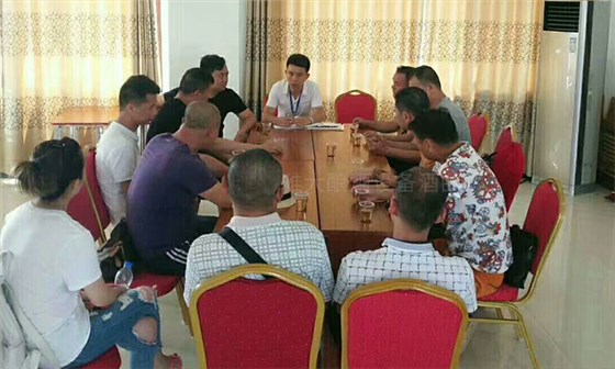 「人間大愛(ài)」為資助更多留守兒童 潘總選擇用大型釀酒設(shè)備開酒廠-02 「人間大愛(ài)」為資助更多留守兒童 潘總選擇用大型釀酒設(shè)備開酒廠-02