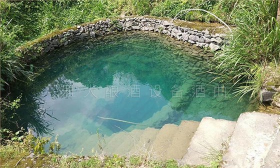 5-曾氏酒業(yè)-1套純糧釀酒設(shè)備，200平米舊廠房+3個臨街鋪面，輕松開酒廠井水3